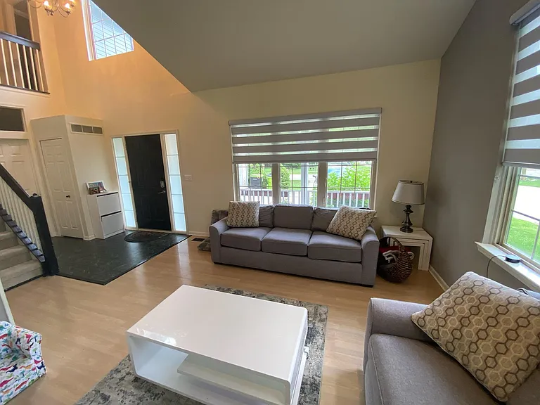 5628 Versailles Ave — Photo 6