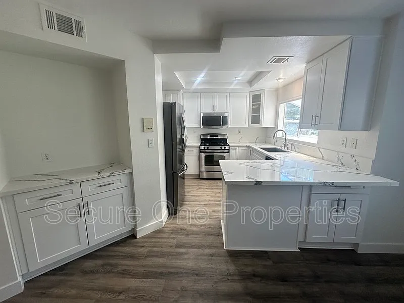 2 bed, 2.5 bath, 1418 sqft, $3,545 — Photo 2