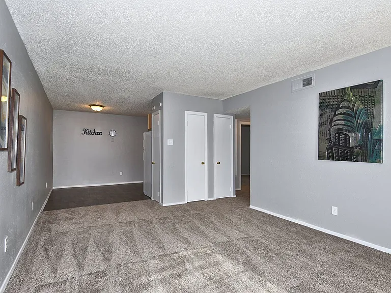 Heatherstone Apartments — Photo 47