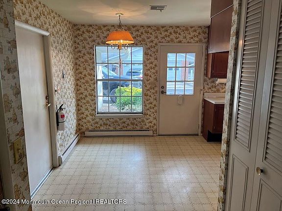 5th image of 614B Lake Point Drive