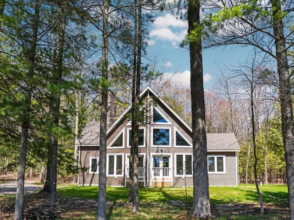 857 Dans Dr, Traverse City, MI 49685