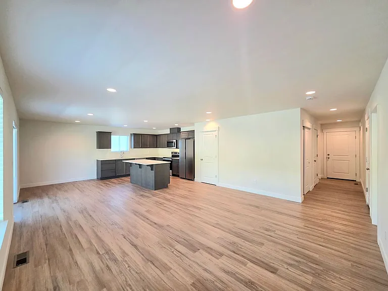 319 S Nevada Ave — Photo 2