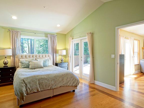 5th image of 345 Manzanita Ave