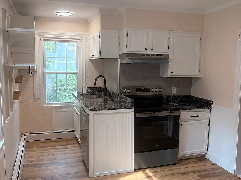 65 Arnold St #3 — Photo 3