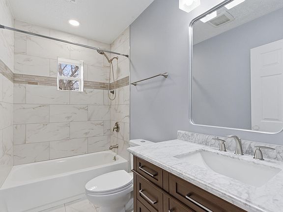5th image of 2743 Henry St