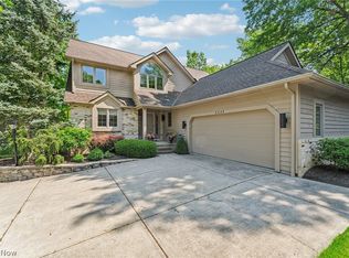 2235 Whispering Cove Cir, Westlake, OH 44145