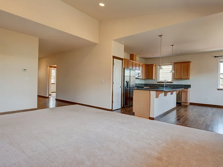 1640 SW Downfield Way — Photo 8