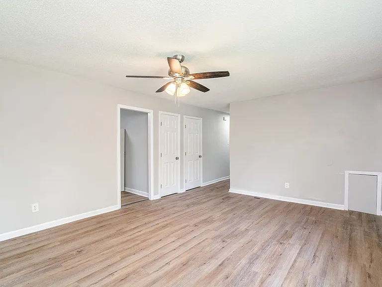 841 Farragut Ave — Photo 5