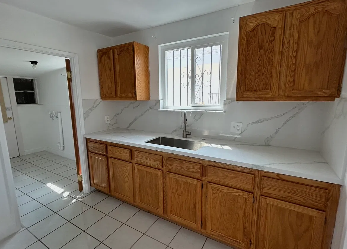 2 bed, 600 sqft, $2,200 — Photo 4