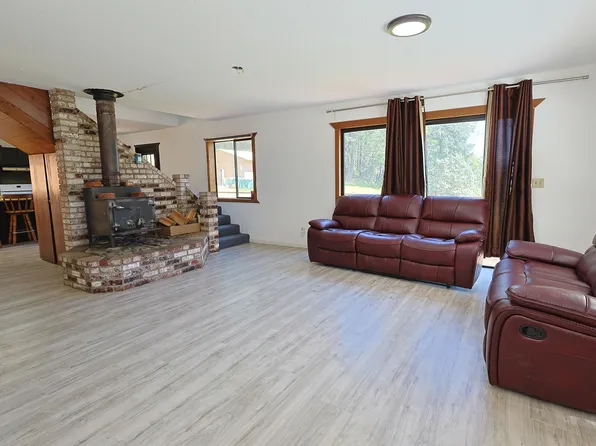 611 95th St, Mad River, CA 95552