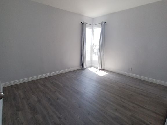 3rd image of 1226 N Niagara St