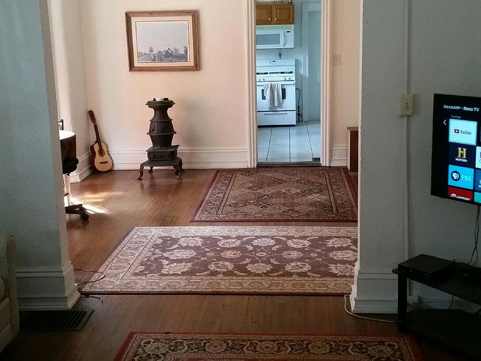 2nd image of 610 N Oak St