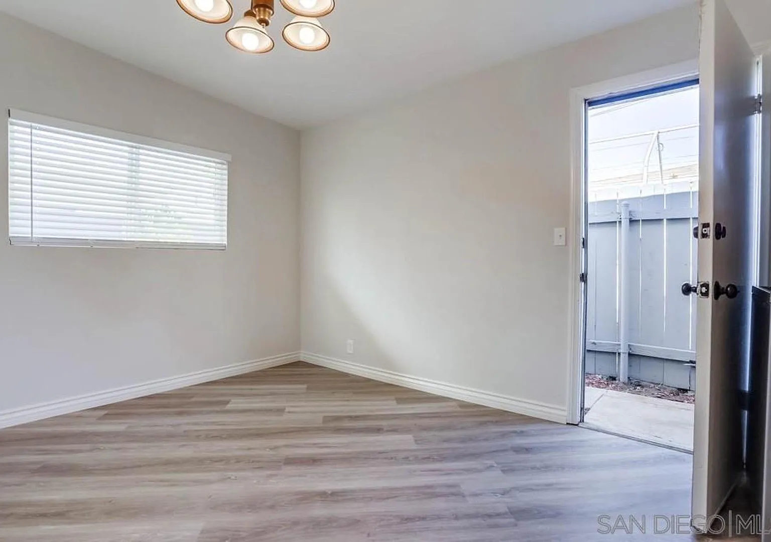 334 Grant St — Photo 3