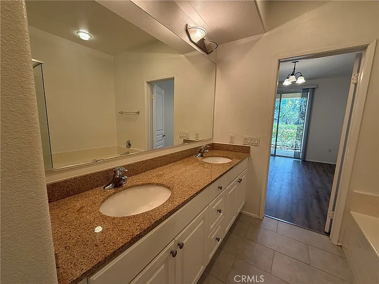 2250 Watermarke — Photo 24