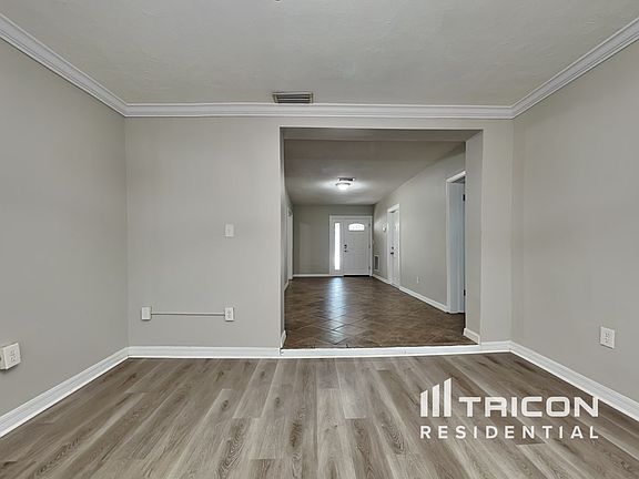 3rd image of 3052 Grand View Ave