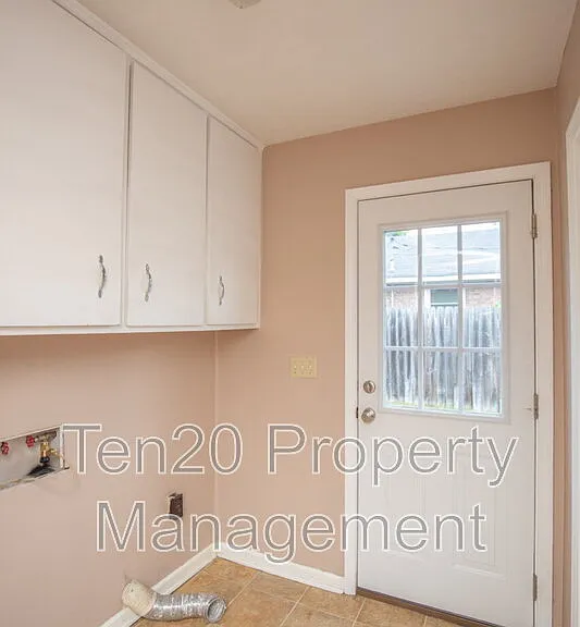 5827 Gene Ave — Photo 6