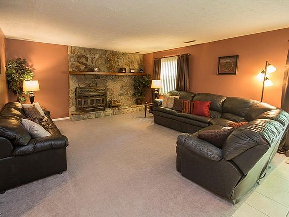 4th image of 3997 Darby Ln
