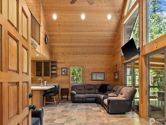 Welcome to the cabin! Definitely not roughing it at this cabin. It's totally tricked out with upgrades, immaculate condition.>