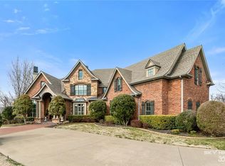 5662 Clear Creek Blvd, Fayetteville, AR 72704