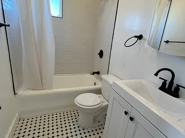 1012 N Ardmore Ave #201 — Photo 10