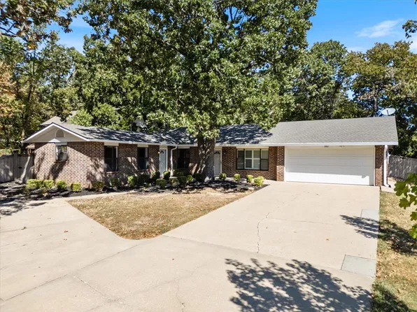 880 E Birwin St, Fayetteville, AR 72703