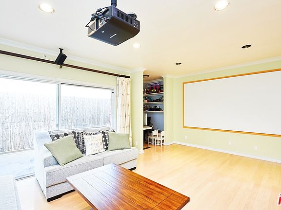 5th image of 937 18th St APT 3
