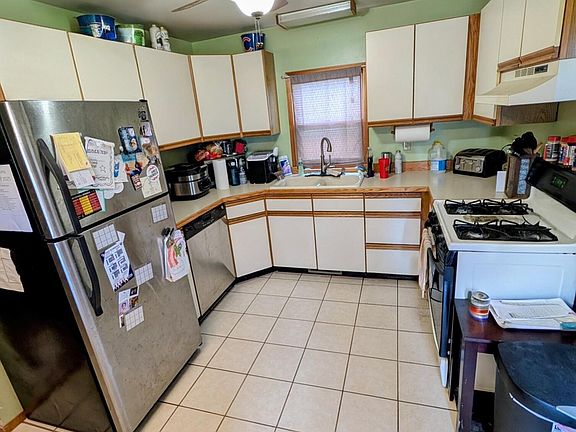 5th image of 403 E 3rd St