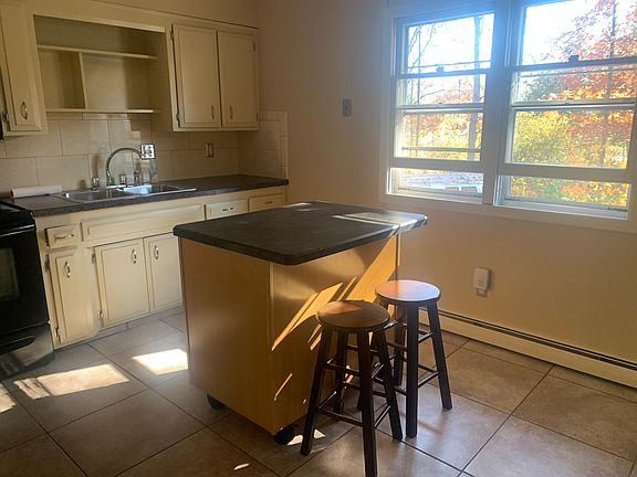 3rd image of 695 Cook Ave #4