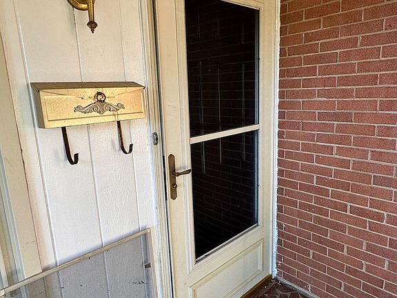 3rd image of 181 Beverly Rd