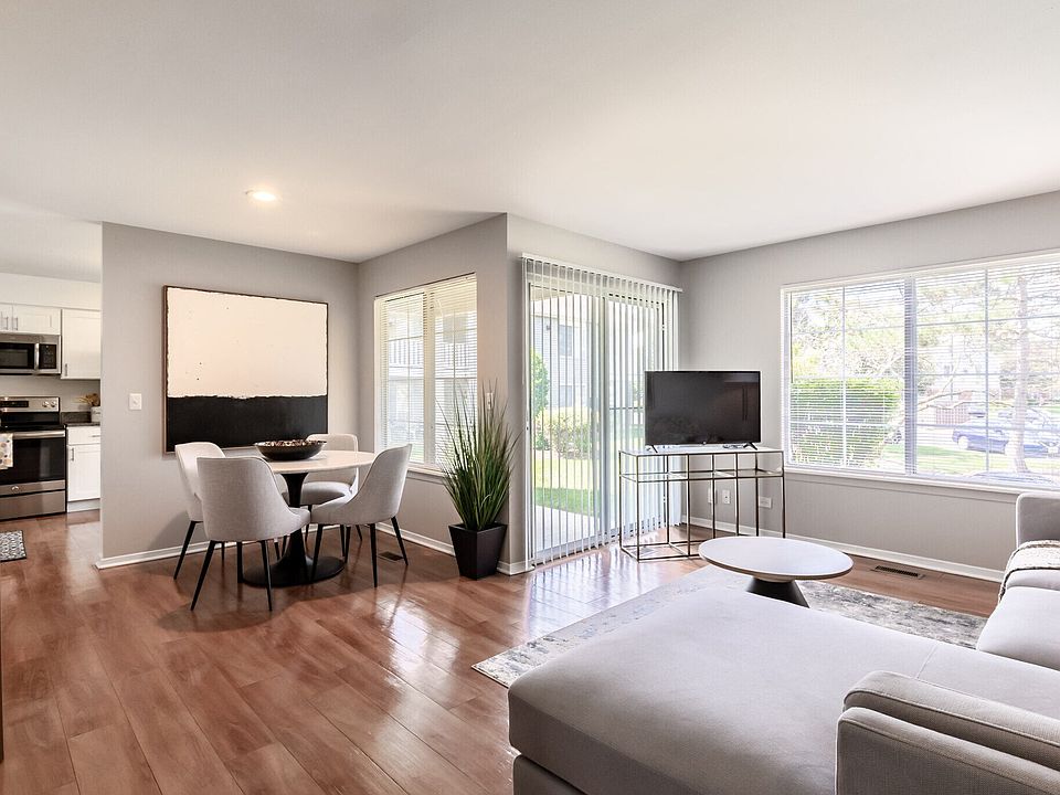Magnolia 2bed 2 bath Livingroom