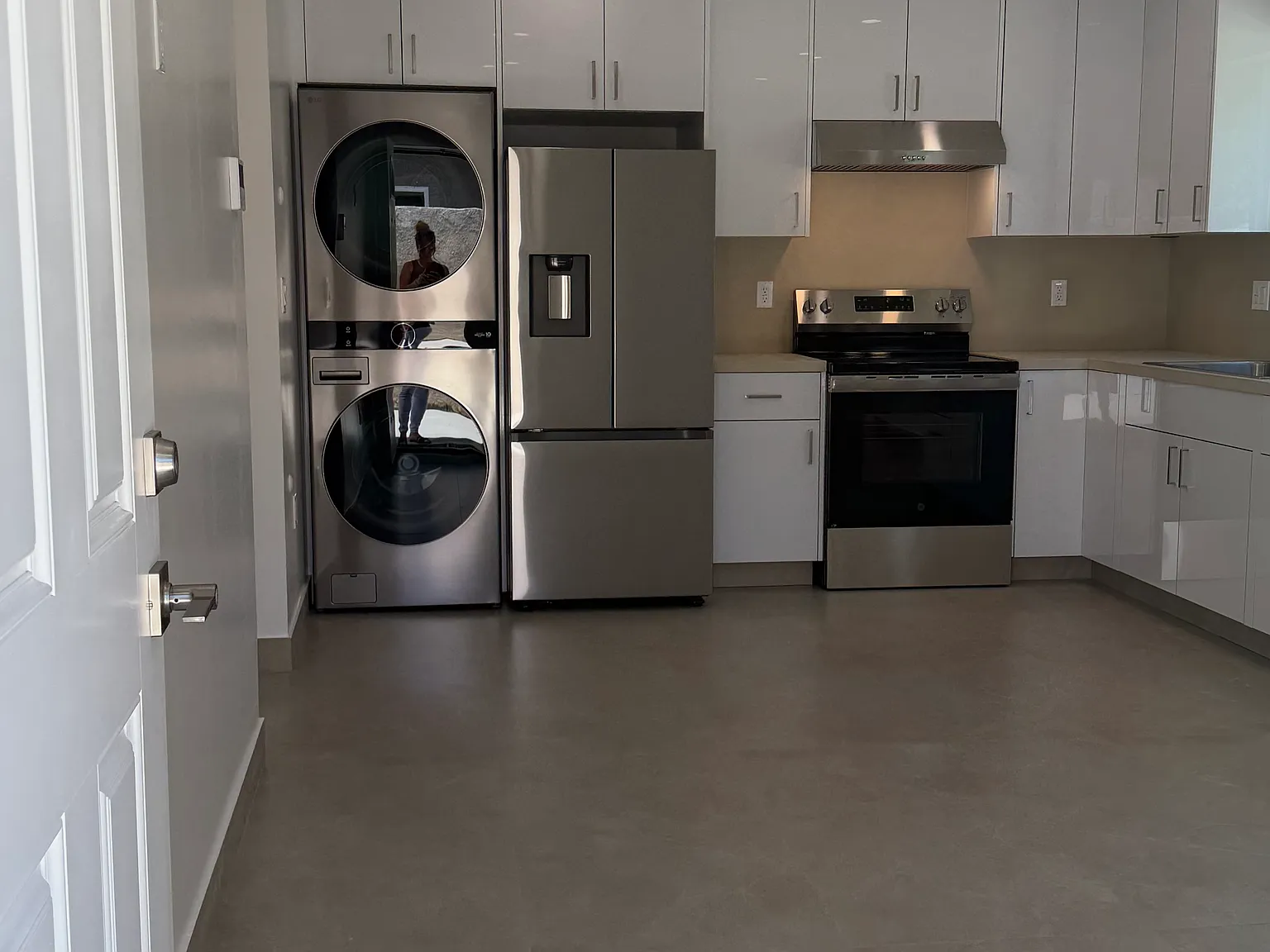 1 bed, 420 sqft, $2,200 — Photo 3