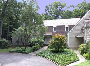 74 N Old Stone Bridge Rd, Cos Cob, CT 06807