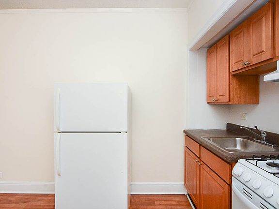 3rd image of 3335 W Diversey Ave APT 312