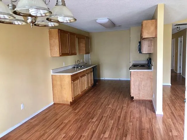 3806 Owen St — Photo 3
