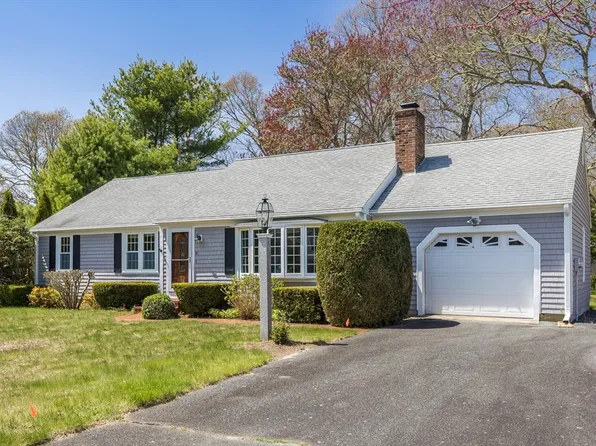 91 Victoria St, Barnstable, MA 02630