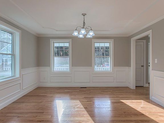 5th image of 9 Green Meadow Dr