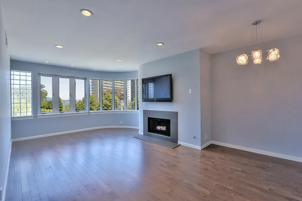 1111 Bay St APT 303 photo 1