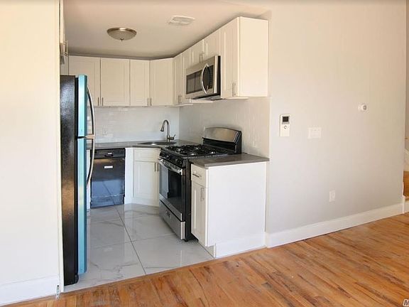 3rd image of 16110 Baisley Blvd #2