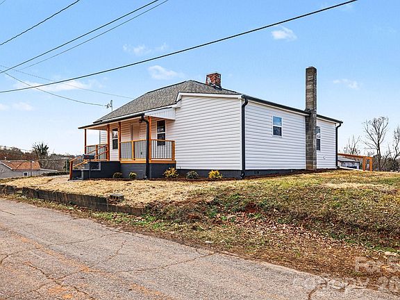 3rd image of 214 Eastview St