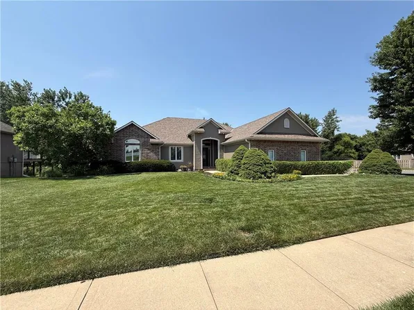 1202 NW Burr Oak Ln, Grain Valley, MO 64029