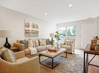 266 Matthews Dr, Newark, NJ 07103