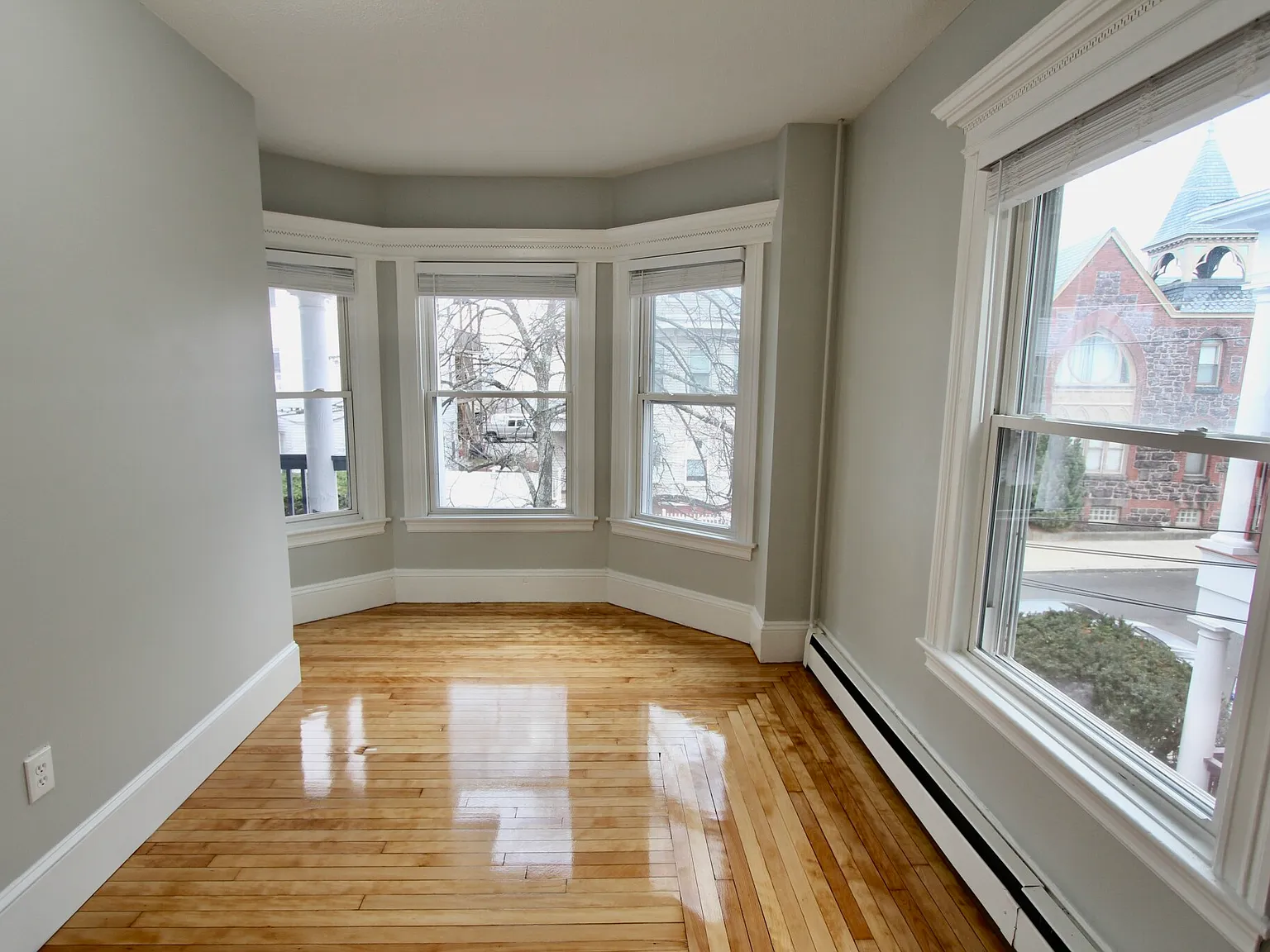 2 bed, 800 sqft, $2,400 — Photo 3