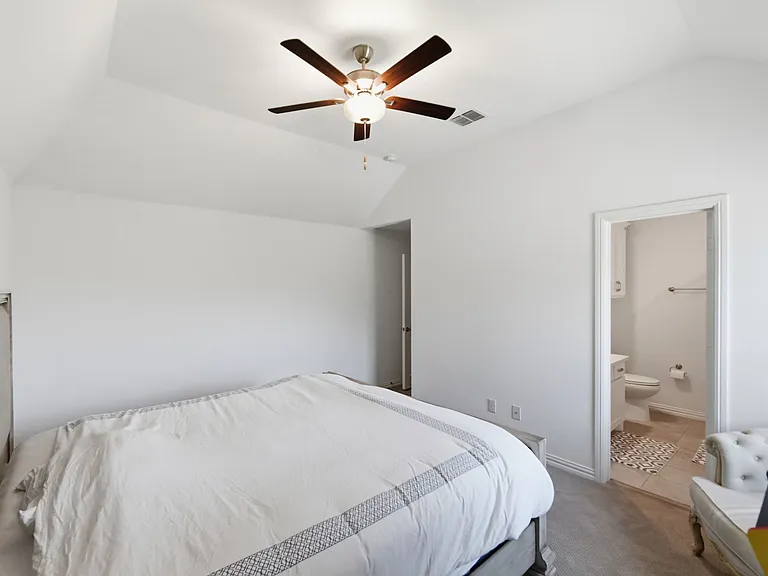 816 Omaha Trl — Photo 13
