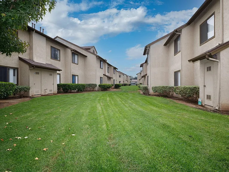 Summer Brook Apartments — Photo 30