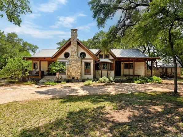 171 Field Rd, Fischer, TX 78623