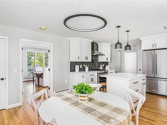 4th image of 85 Deerfield Dr