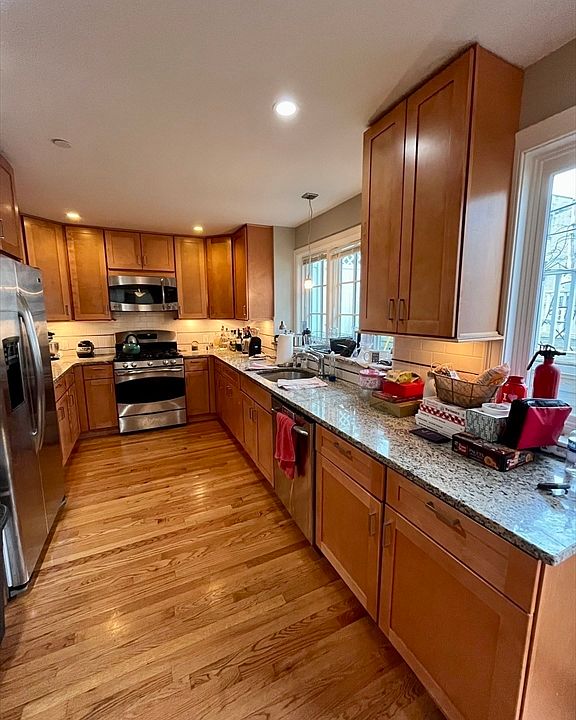 1st image of 39 Selkirk Rd #39