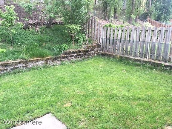 2nd image of 325 NW Parr Dr