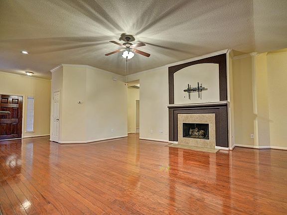 3rd image of 23 Sheltered Arbor Ct