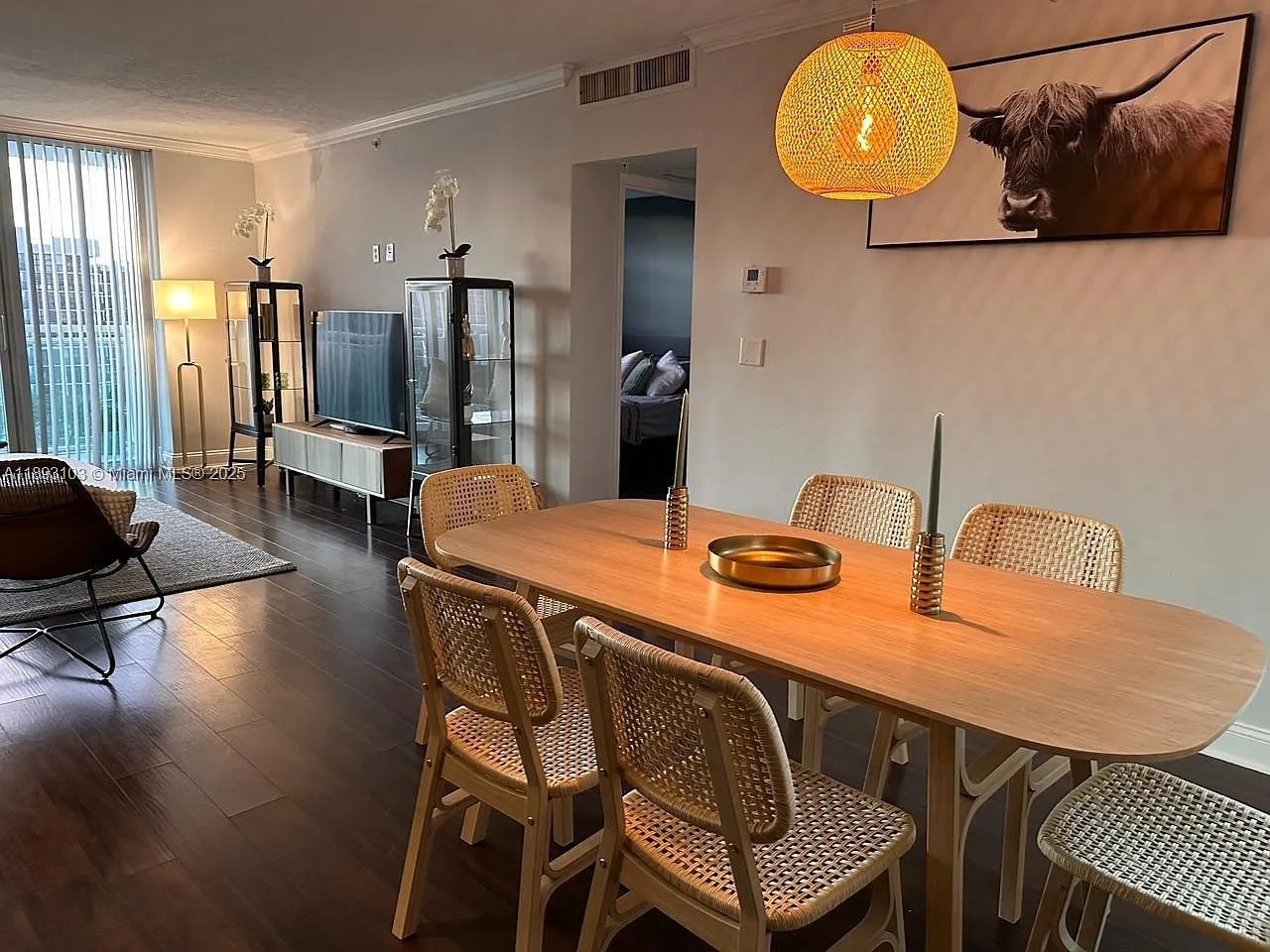 Residences On Hollywood B — Photo 2